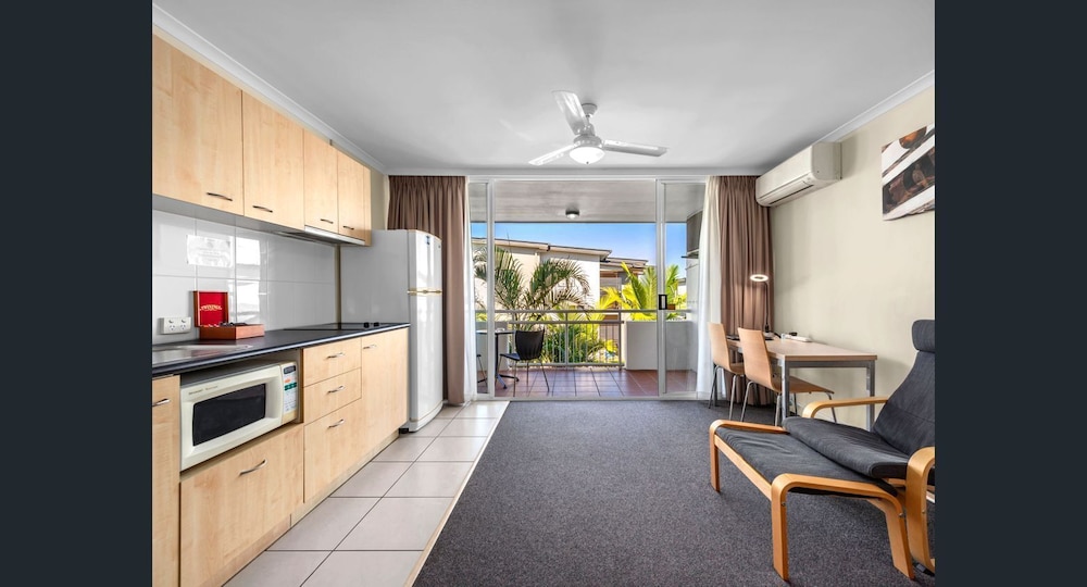 THE WELLINGTON APARTMENT HOTEL 35/48