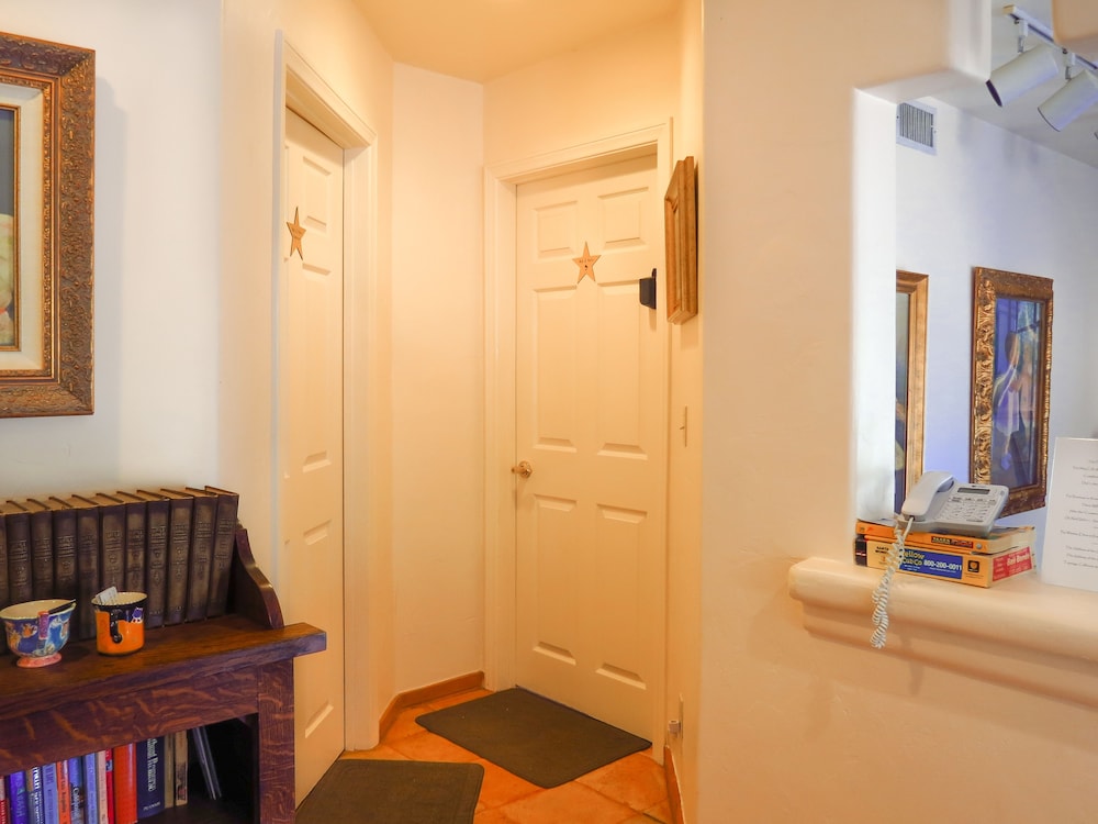 Topanga Canyon Inn Bed and Breakfast 47/49