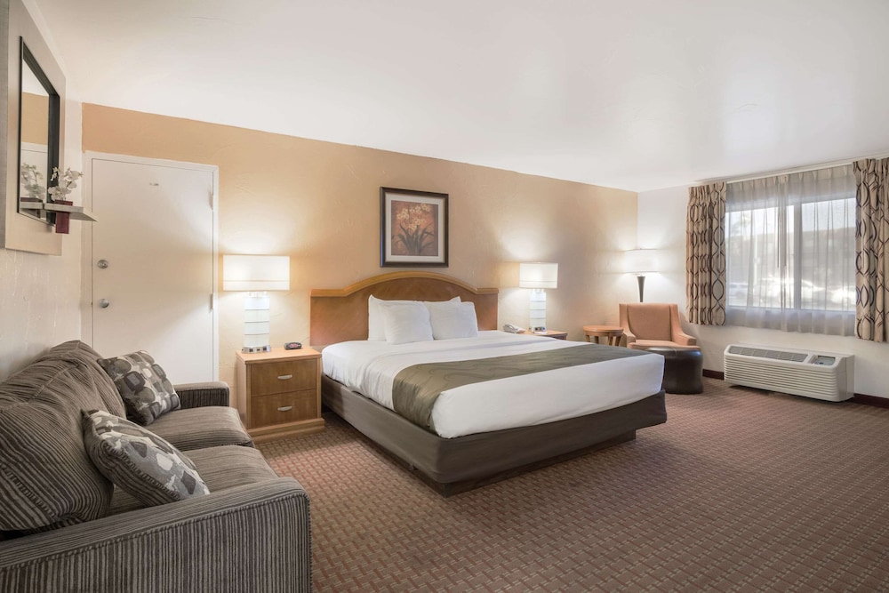 Quality Inn Suites Lake Havasu City 26/55