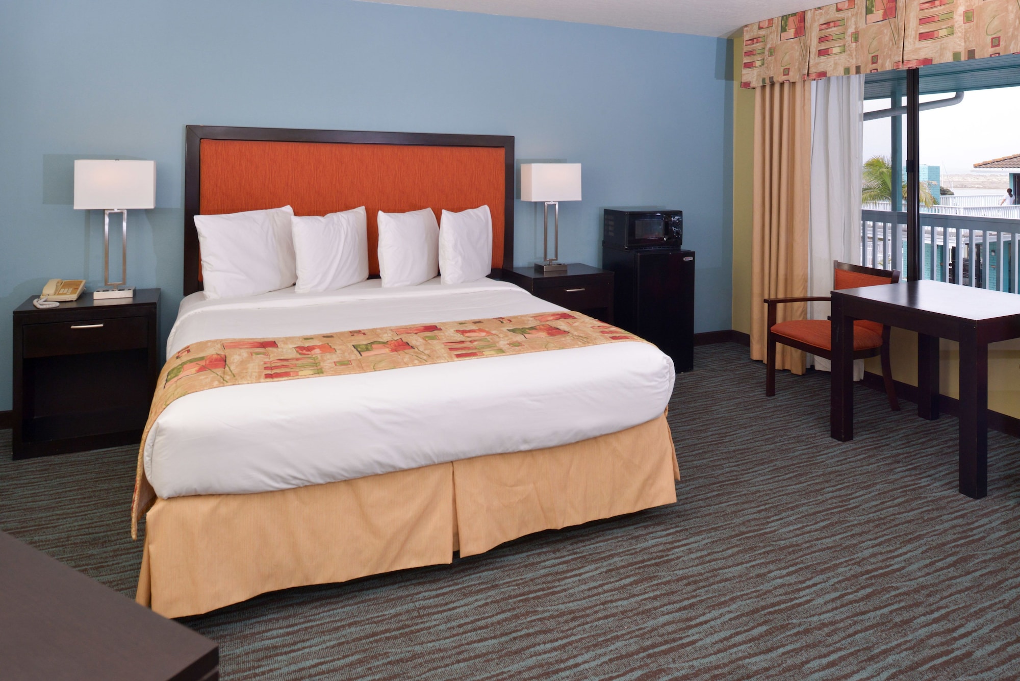 Deluxe, King Bed