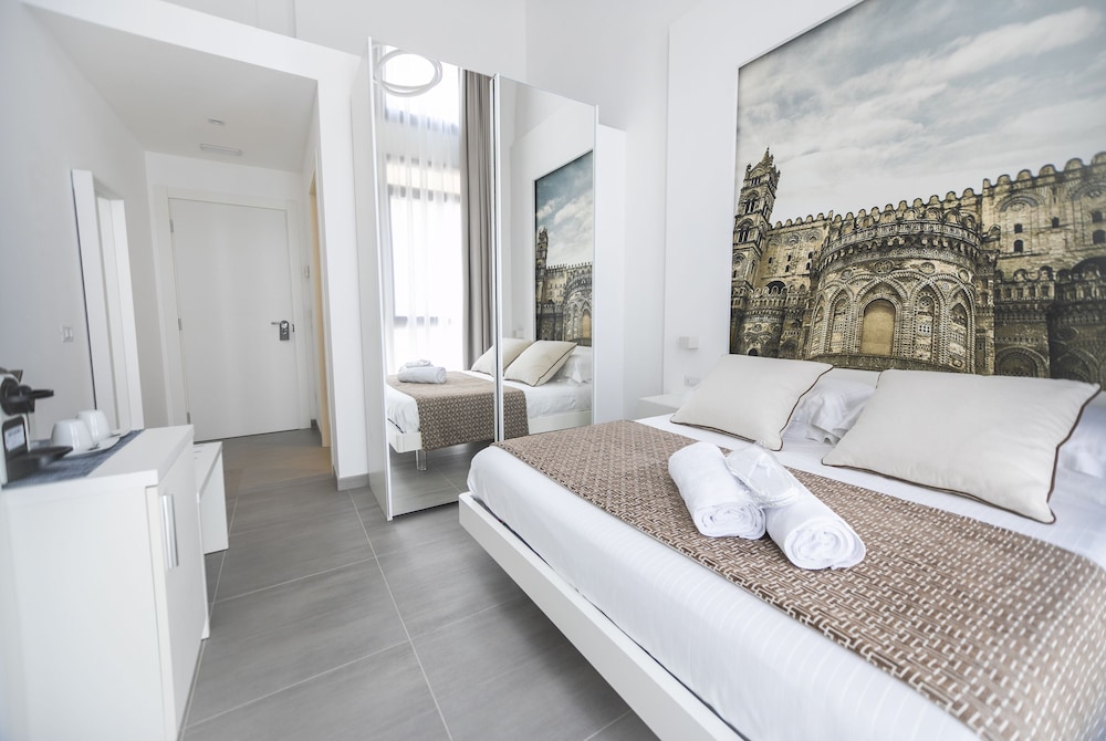 DELUXE, DOUBLE BED