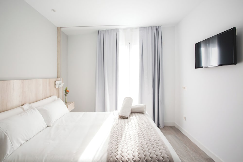 Hotel Dwo Abaster 6/22