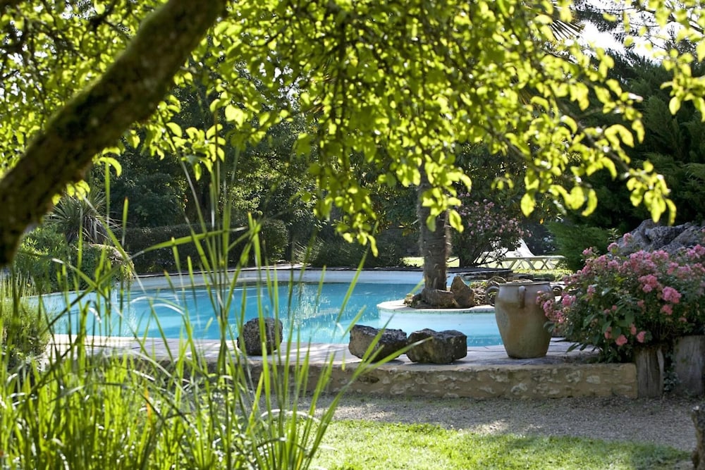 HOTEL LA ROSERAIE 40/50