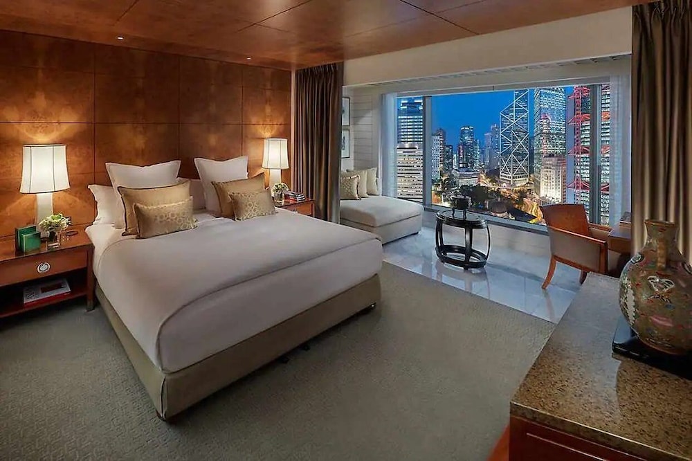 Mandarin Oriental Hong Kong 51/81