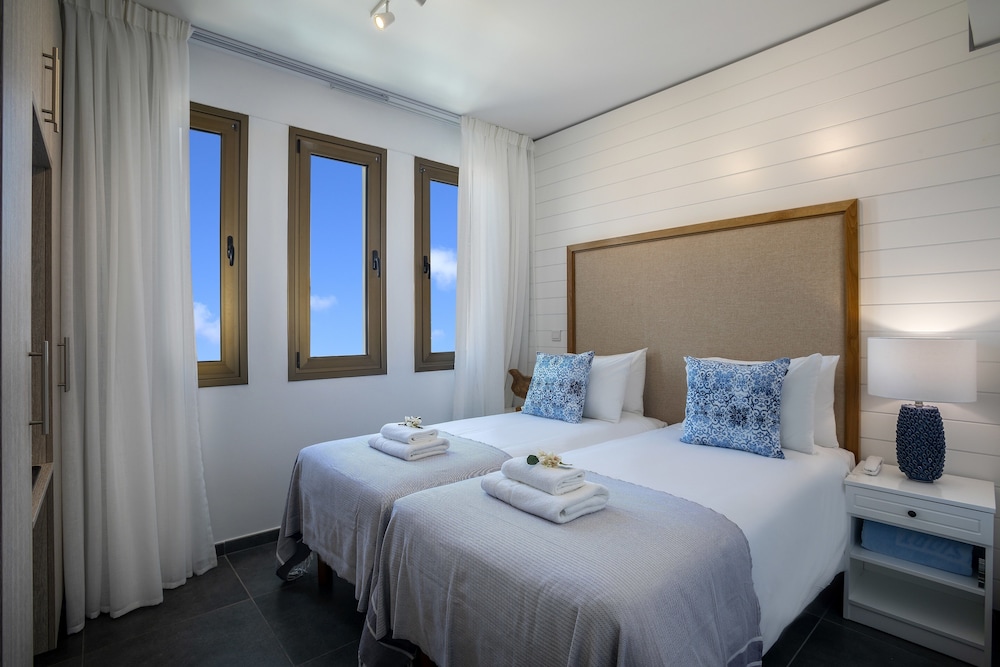 Chris Le Mare Luxury Villa 9/37