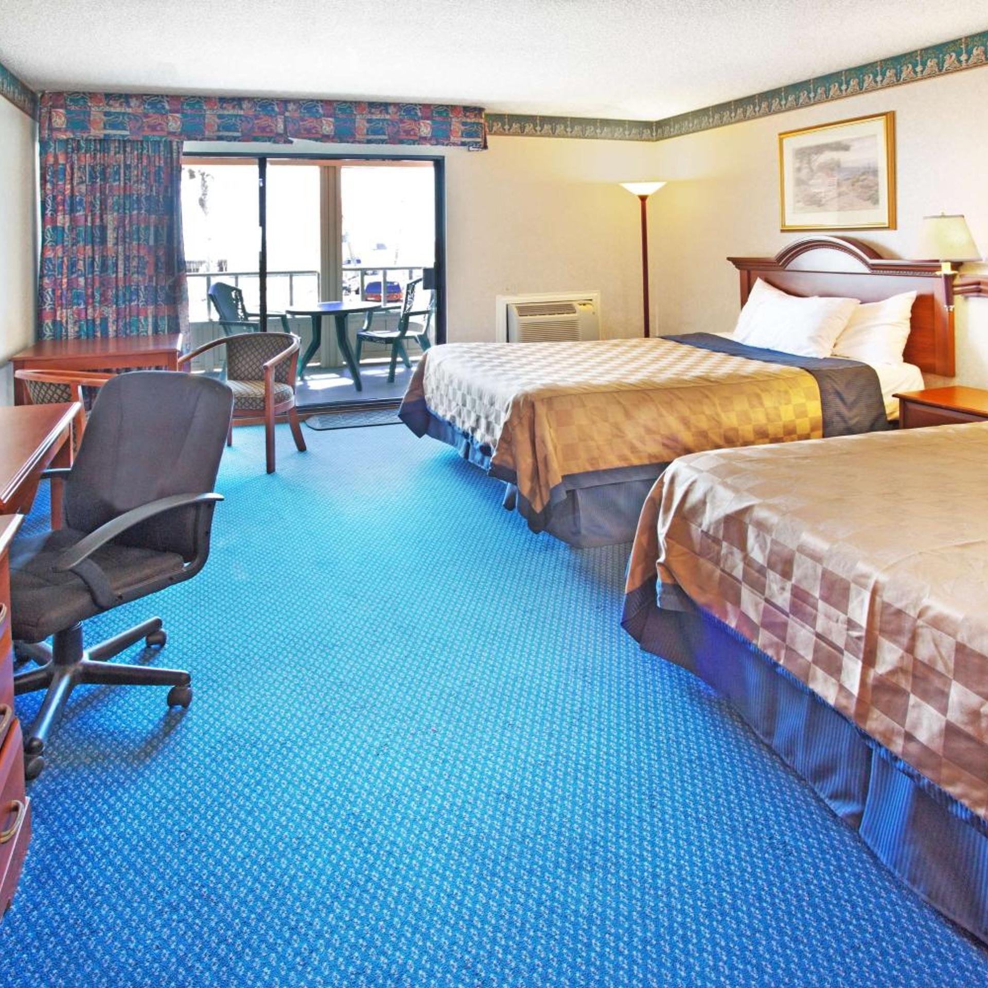 Deluxe, 2 Queen Beds, Ocean View, Travelodge by Wyndham Sunset-Huntington Beach Ocean Front 4/10