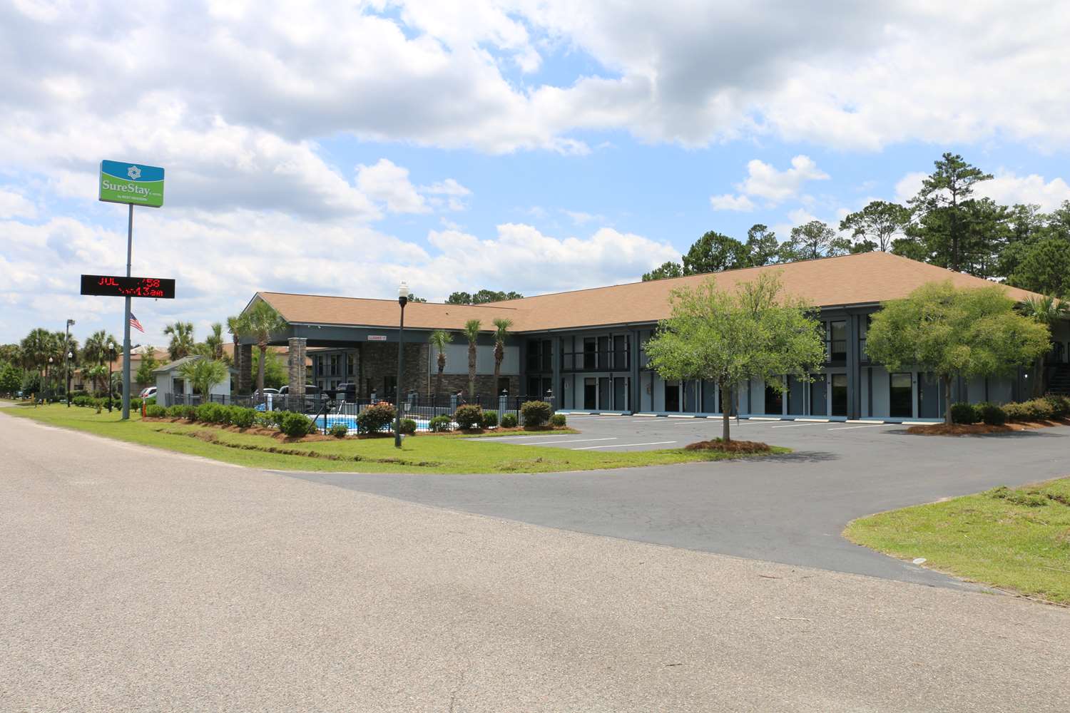 Baymont by Wyndham Ridgeland I-95 2/16