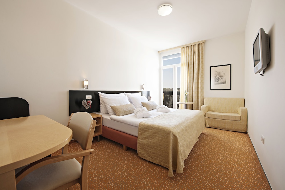 Radin Hotel 11/43