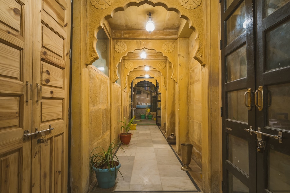 Moustache Jaisalmer 41/50