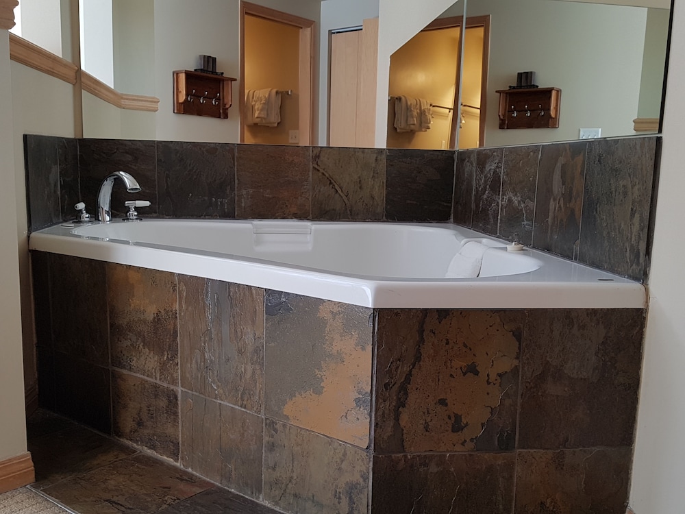 Sunset Resorts Canmore 48/50