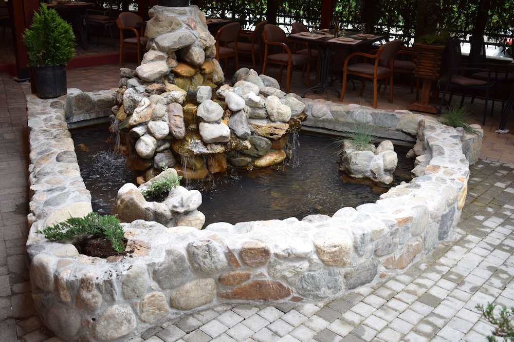 Hotel Aristocrat Fish Restaurant 9/69