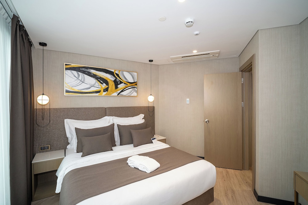 Rayelin Hotel Old Town 15/50