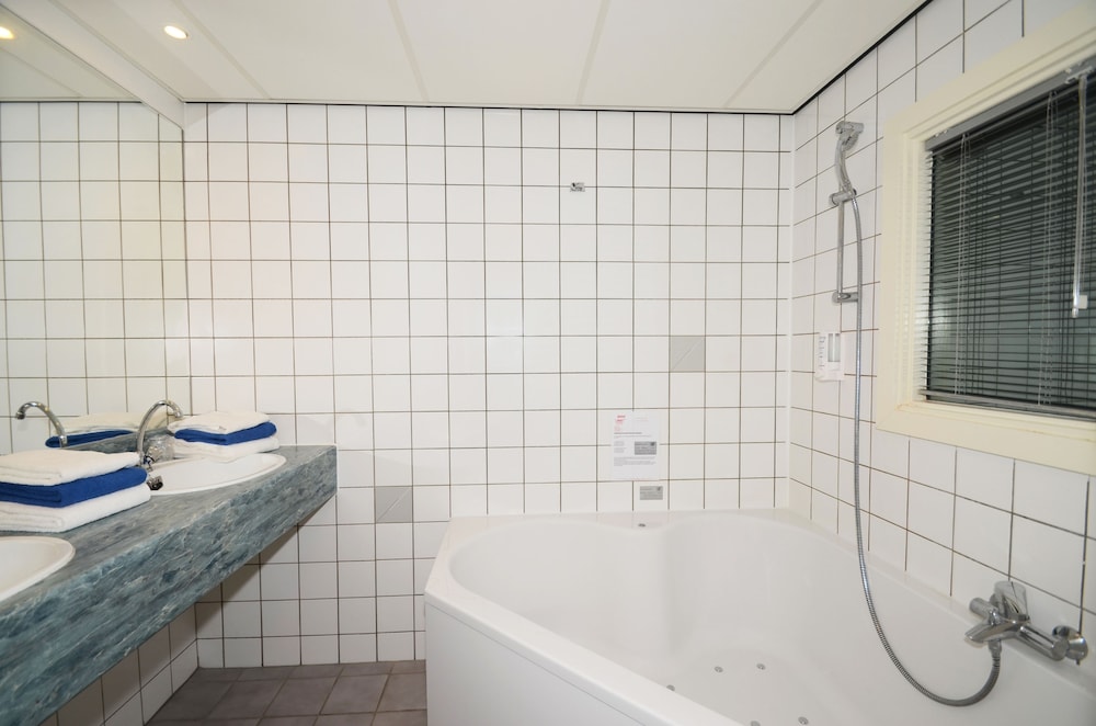 Fletcher Hotel - Restaurant De Zeegser Duinen 25/75