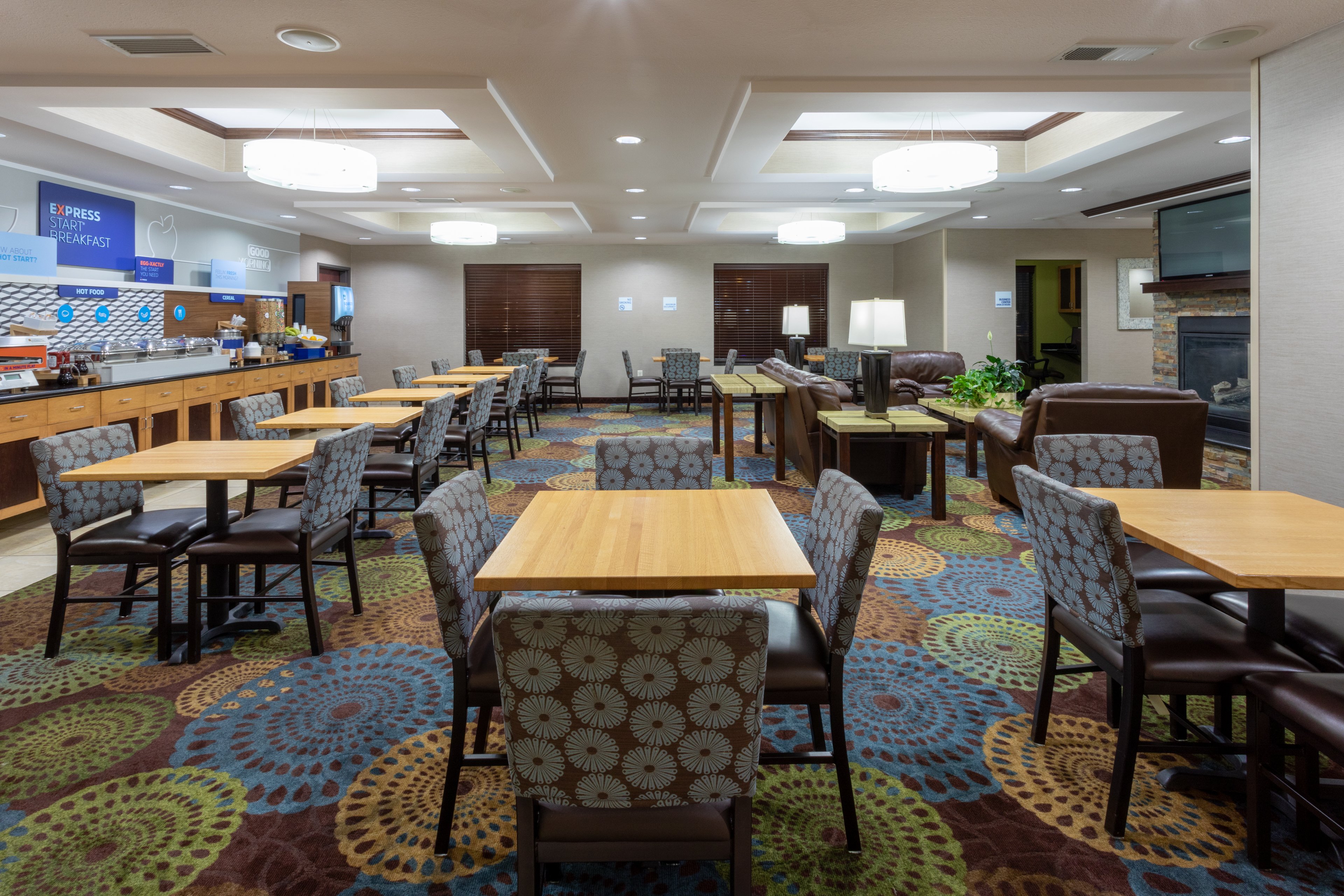Holiday Inn Express Hotel Suites Rochester 36/51