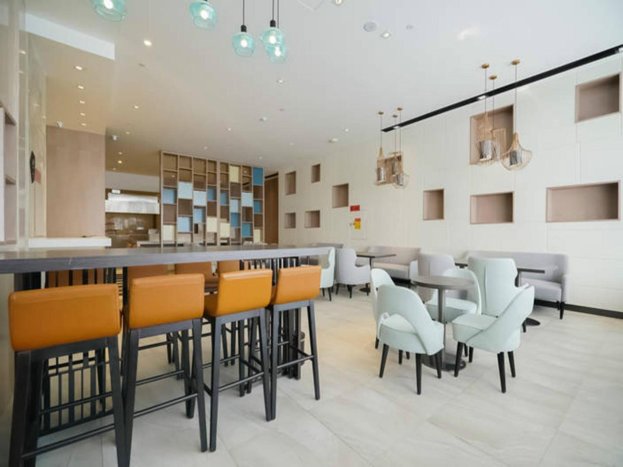 Echarm Hotel (Xiamen Airport Huojuyuan Metro Station) 61/76