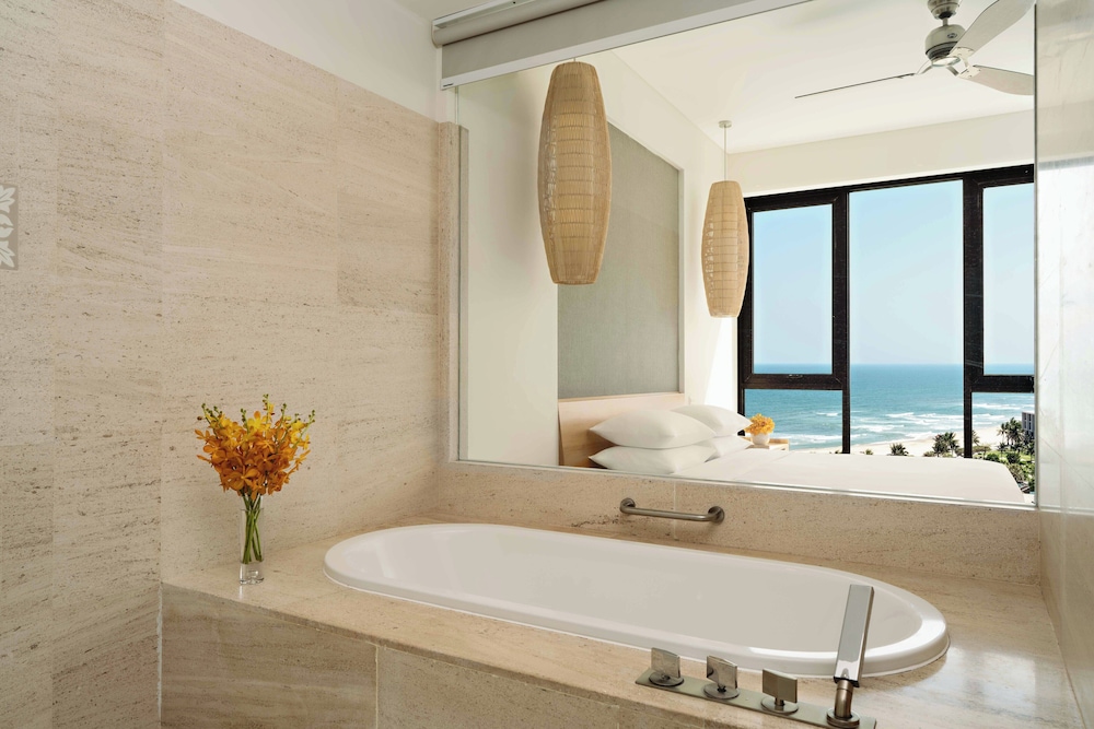 Hyatt Regency Danang Resort And Spa 70/71