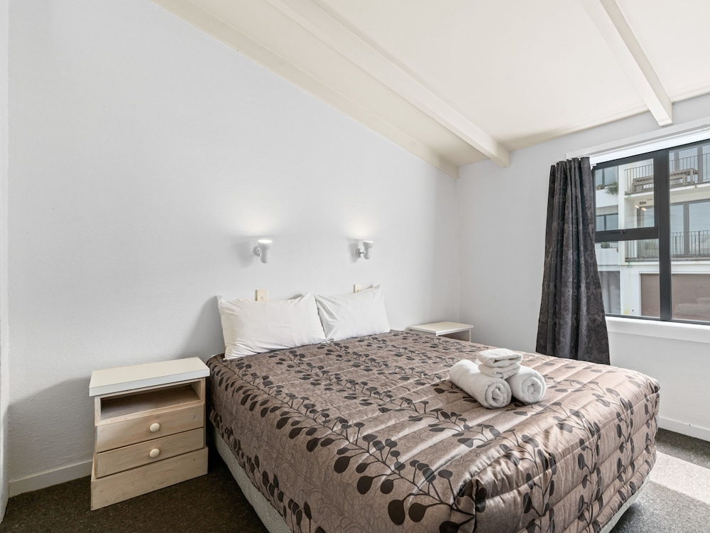 1 BEDROOM, DELUXE, APARTMENT, LAKE VIEW