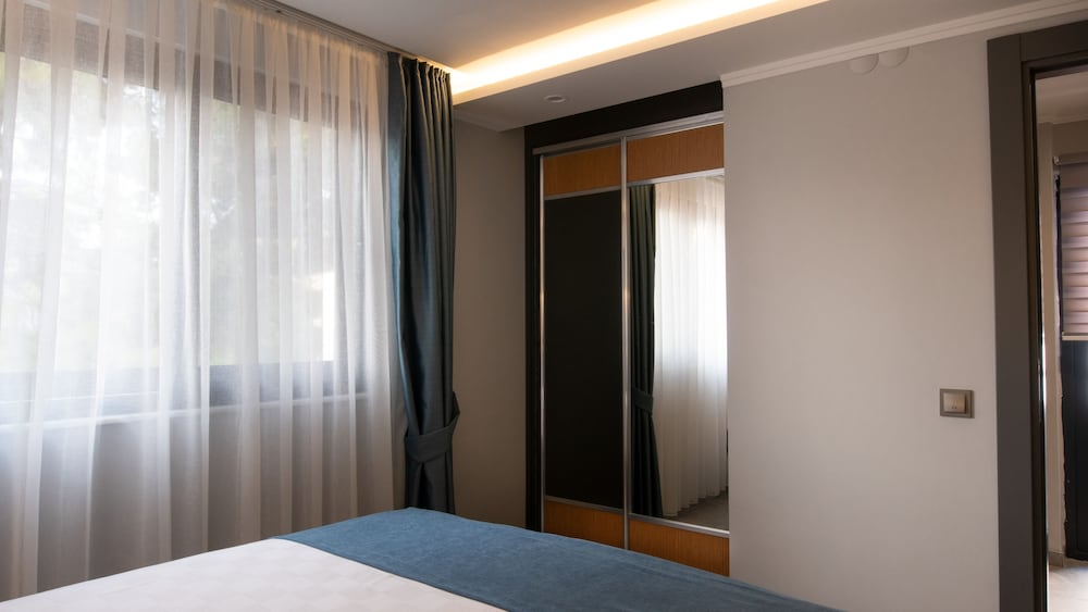 Opera Suites 11/50