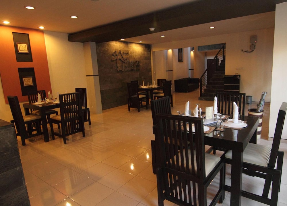 Puri Chorus Hotel 45/57