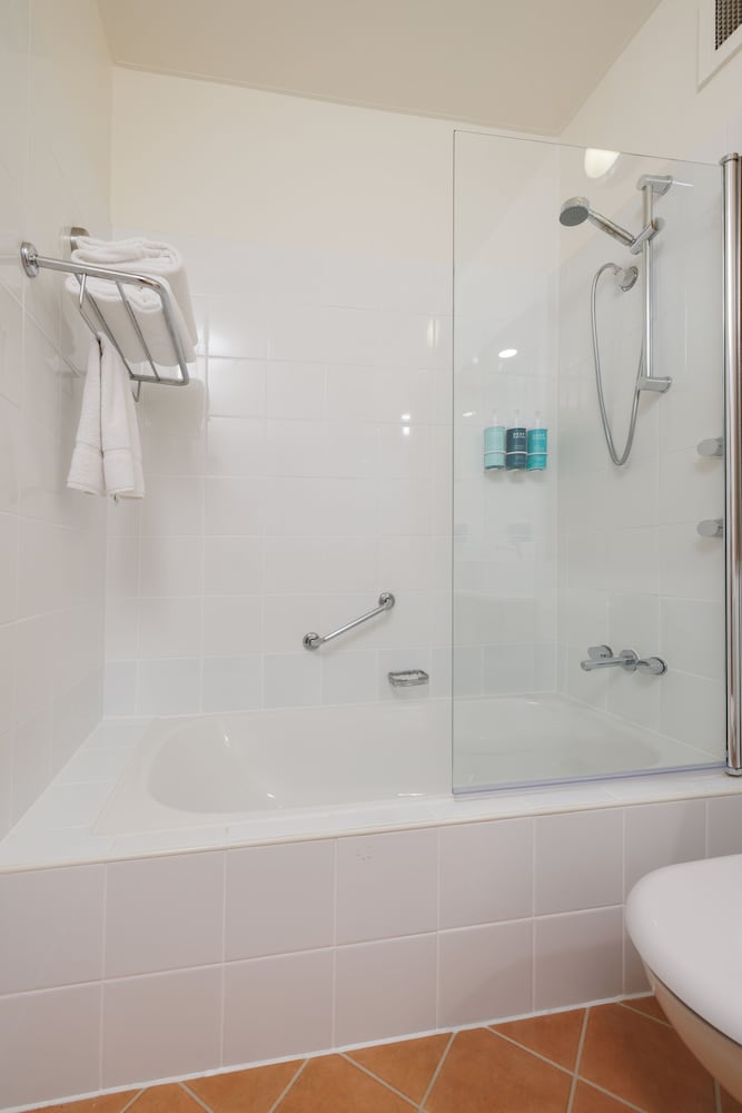 Novotel Darwin CBD 64/64