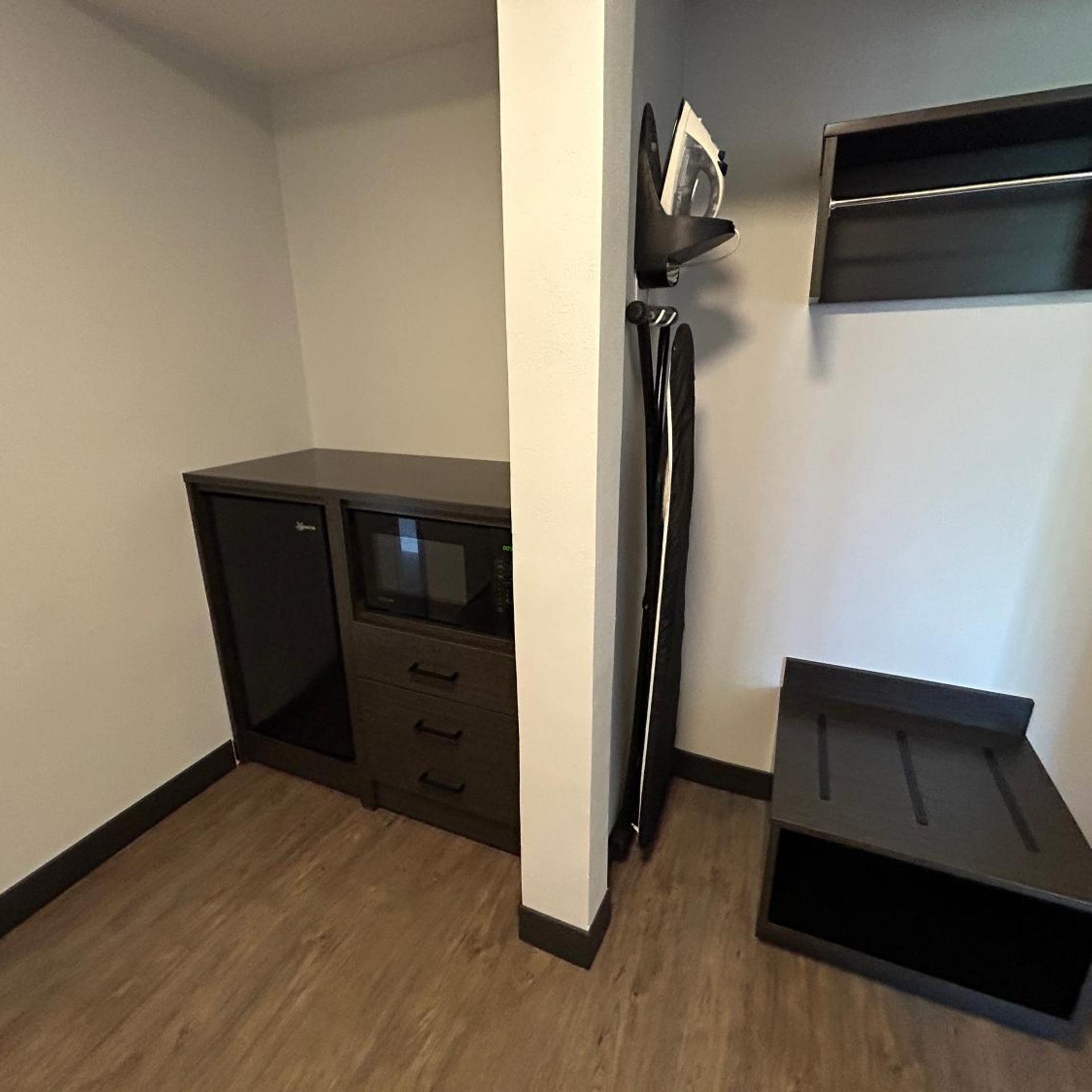 Studio6 Suites Gardena, CA 23/33