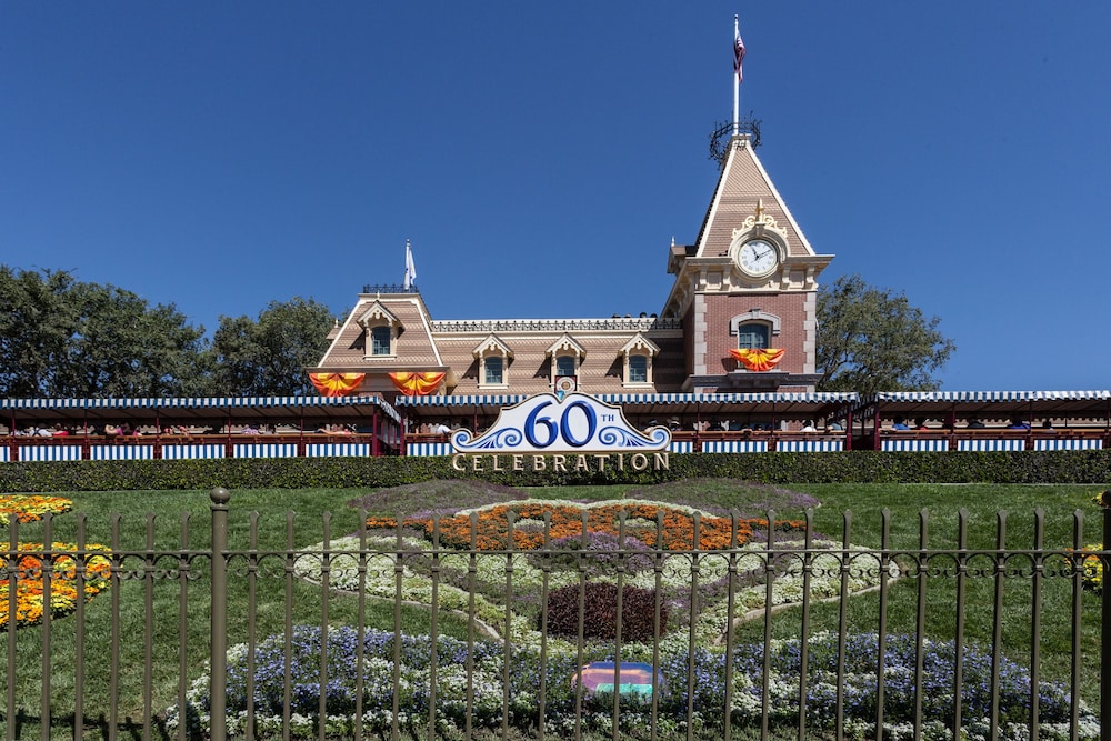 Hotel 414 Anaheim 59/66