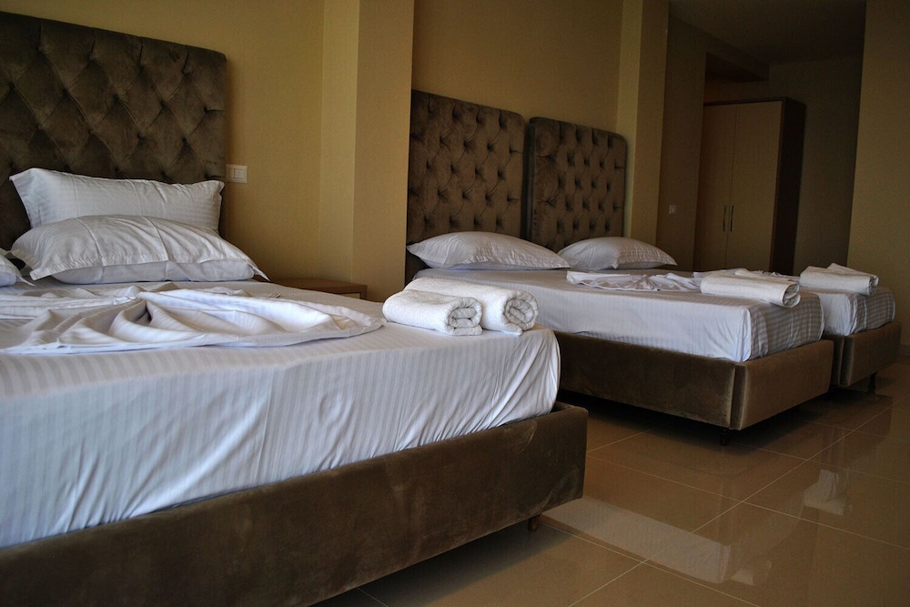 Hotel Frojd 6/22