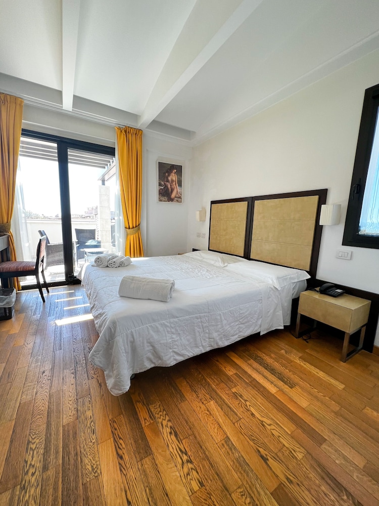 Hotel Joli 15/68