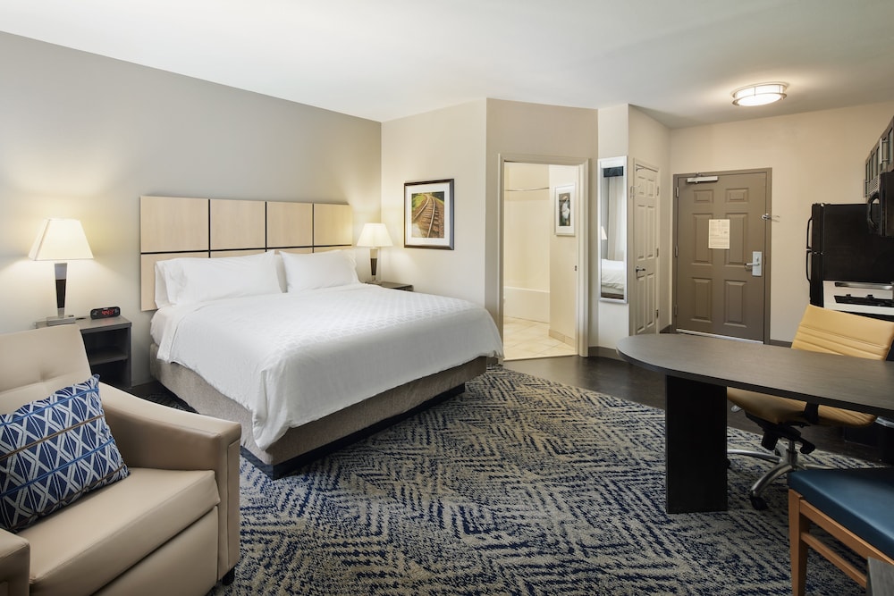 Candlewood Suites Charleston - Northwoods, an IHG Hotel 10/50
