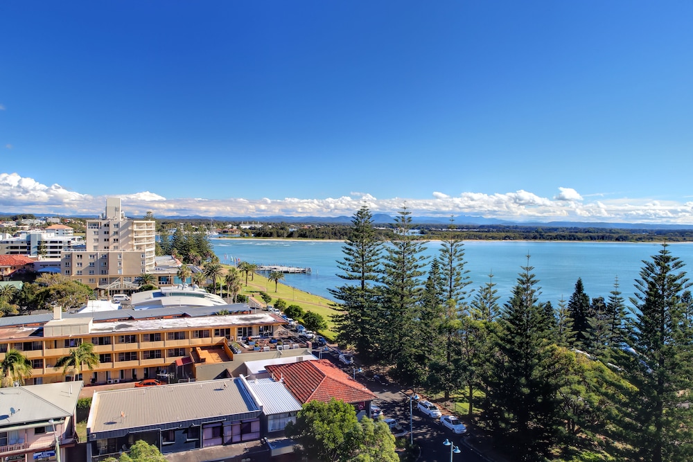 Northpoint Apartments 75/77