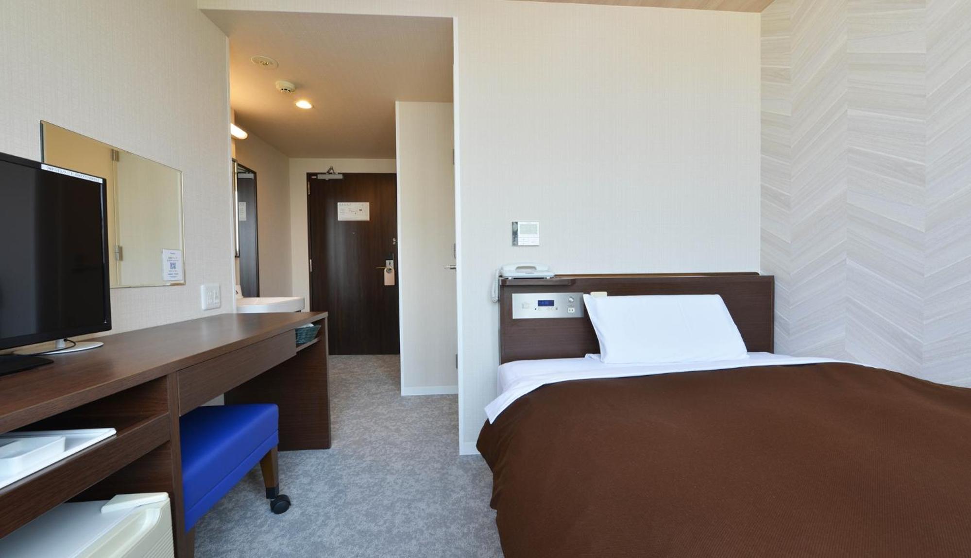 Room, Semi Double Bed, Electronic Cigarette Only, Smoking