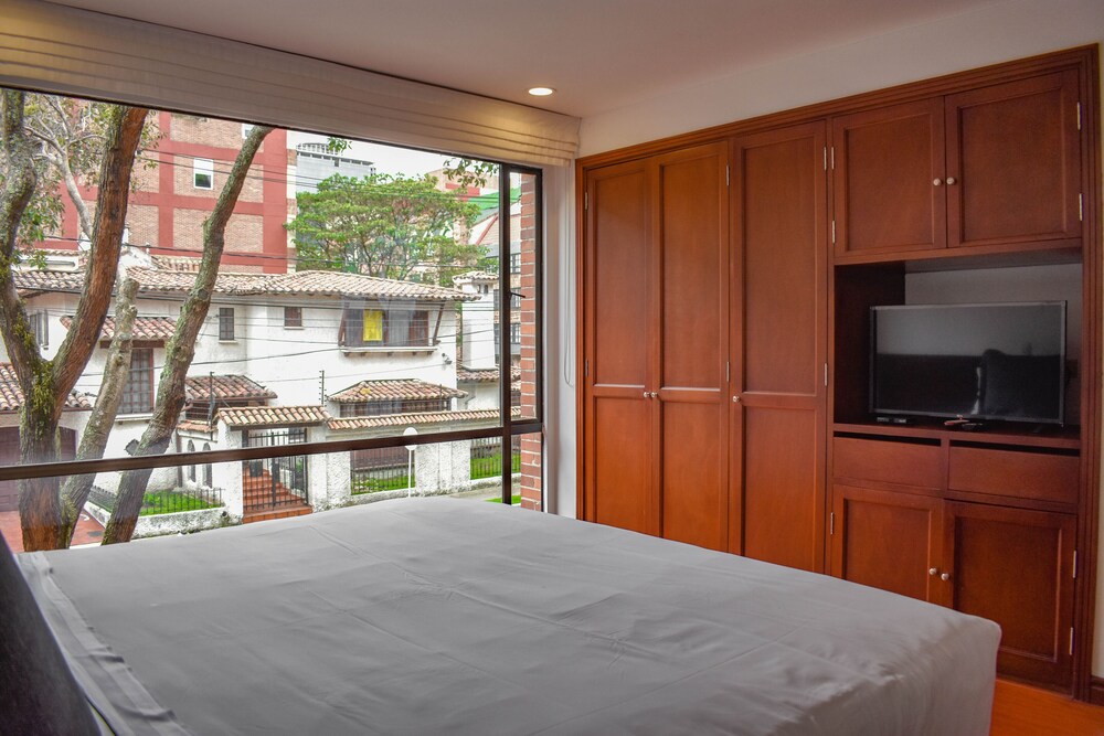 DUPLEX, KING BED