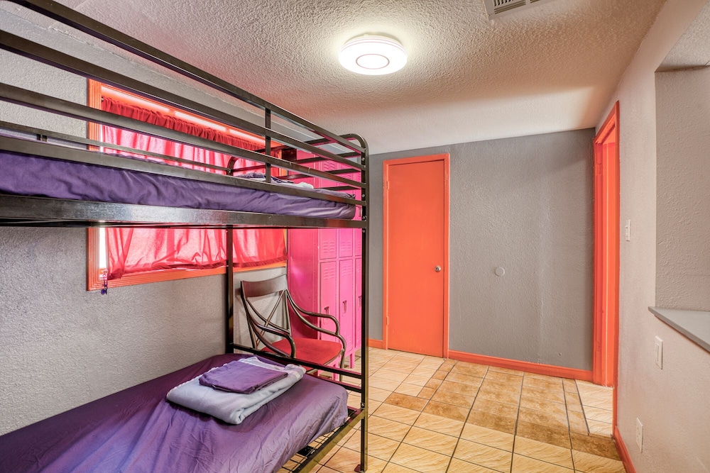 Sin City Hostel 7/50