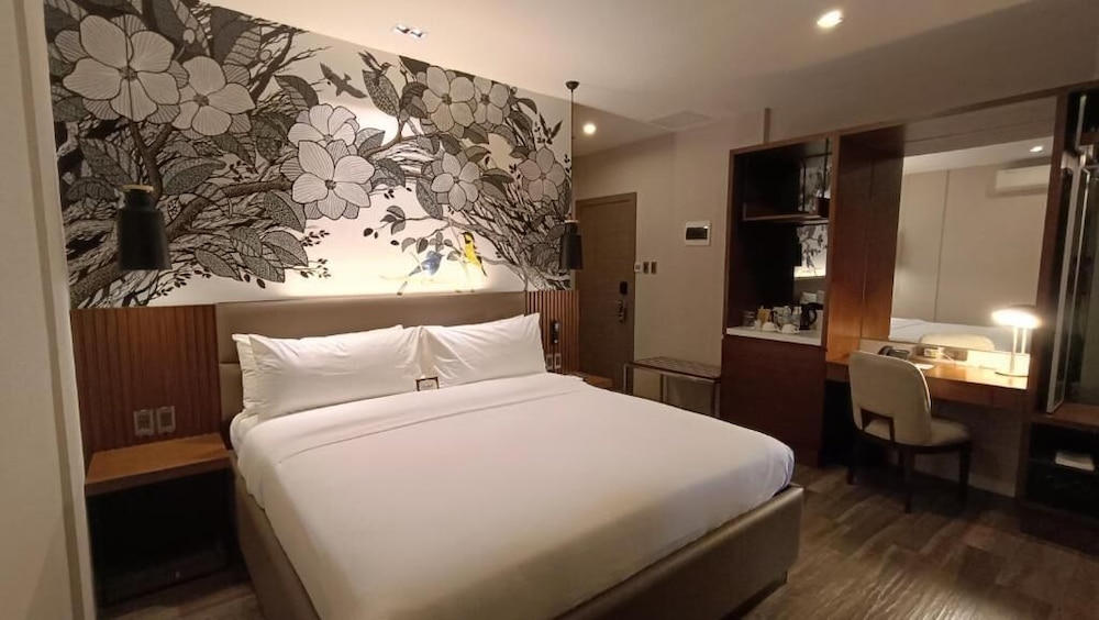 The Henry Hotel Roost Bacolod 35/93