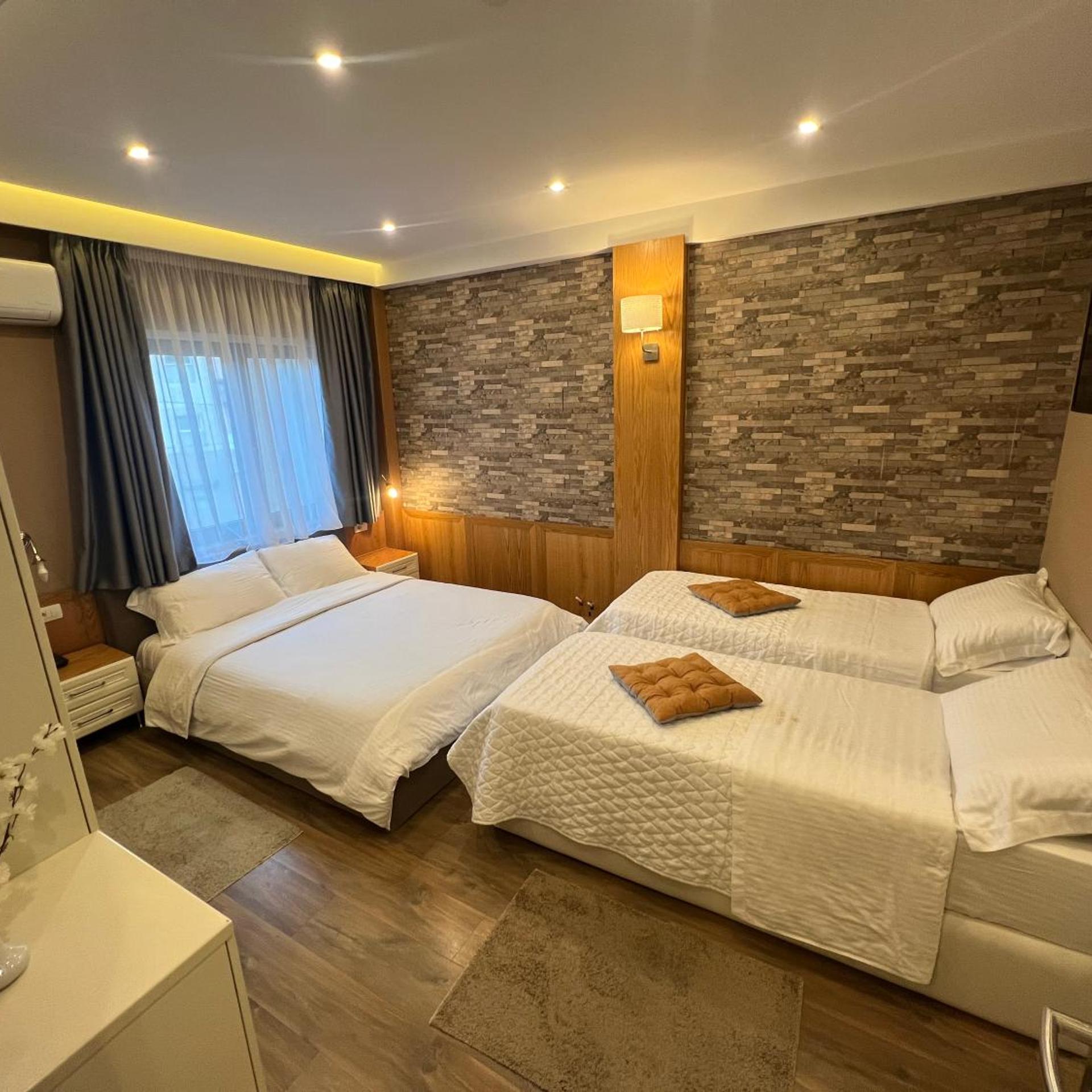 Hotel Romeo 28/59