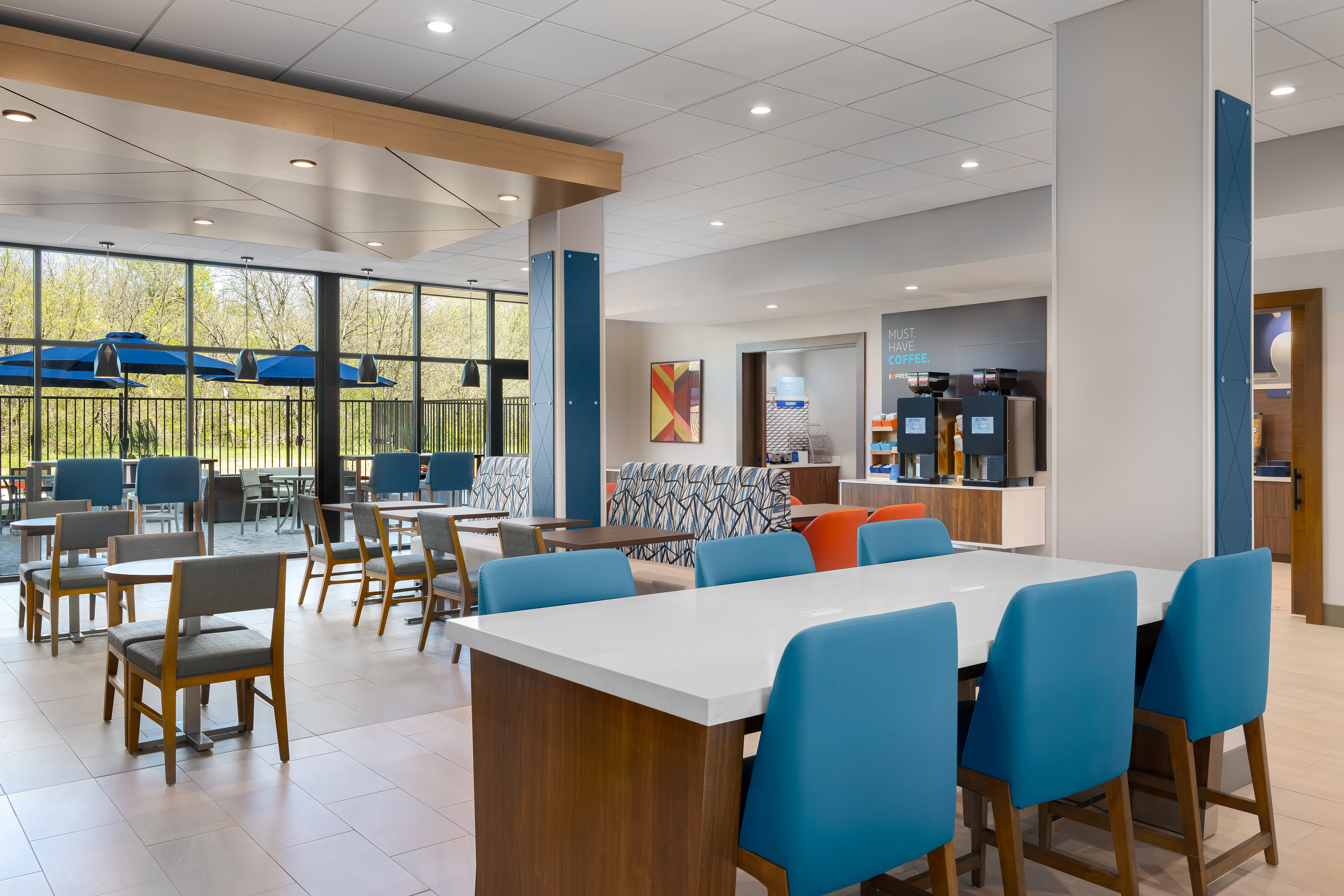 Holiday Inn Express & Suites DFW Airport Southwest Euless 45/62