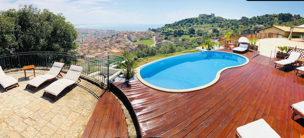 Villa Giuliana 50/50
