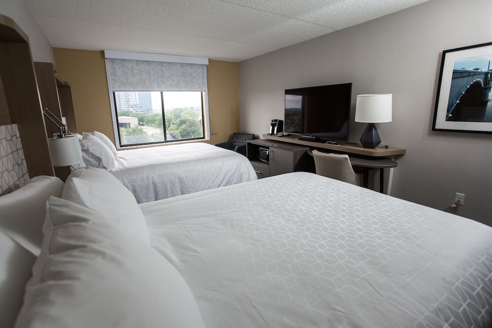 STANDARD, 2 QUEEN BEDS, CITY VIEW