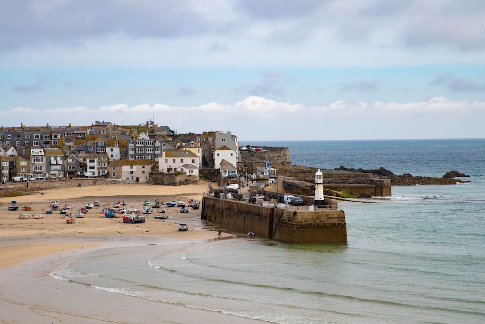 St Ives Bay Hotel 64/68