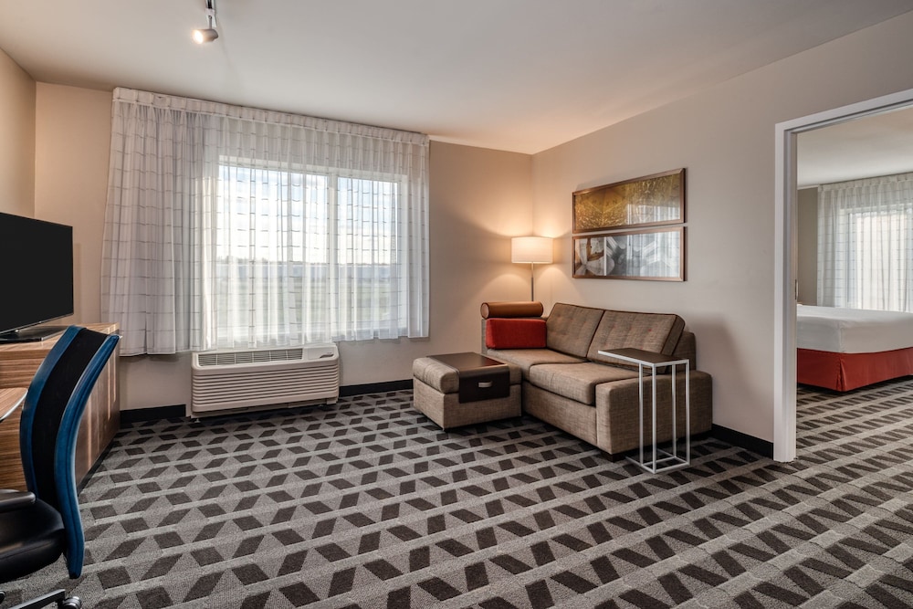 TownePlace Suites by Marriott Indianapolis Airport 24/63