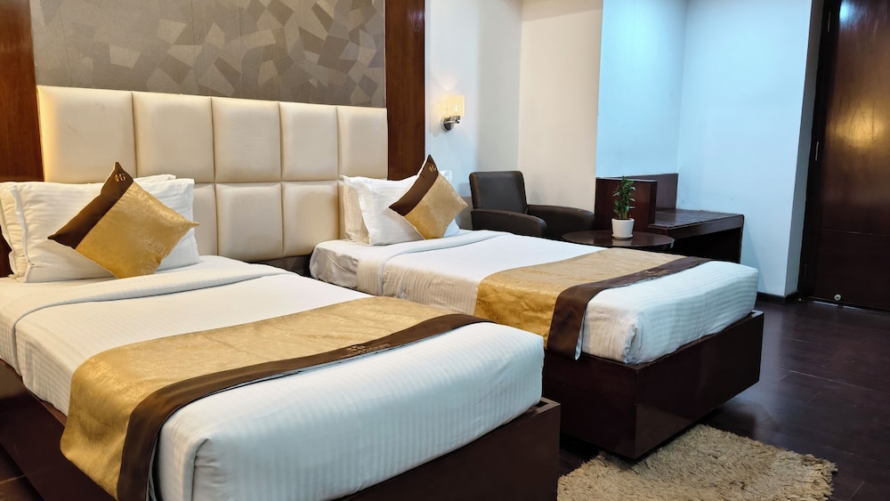 Hotel Hemaadri Grand 12/50