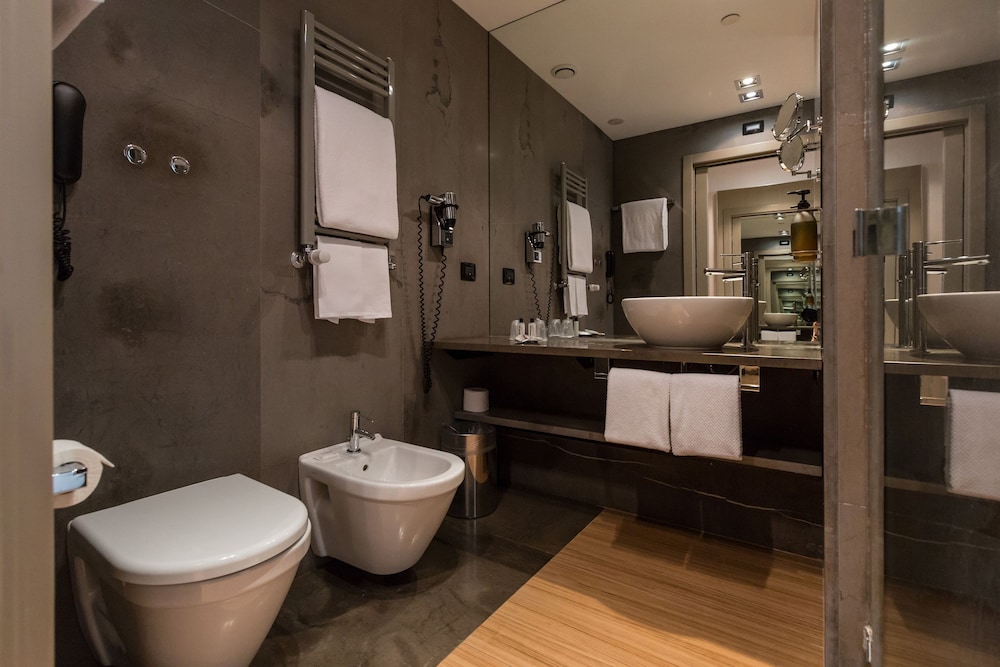 Best Western Plus The Hub Hotel 11/53