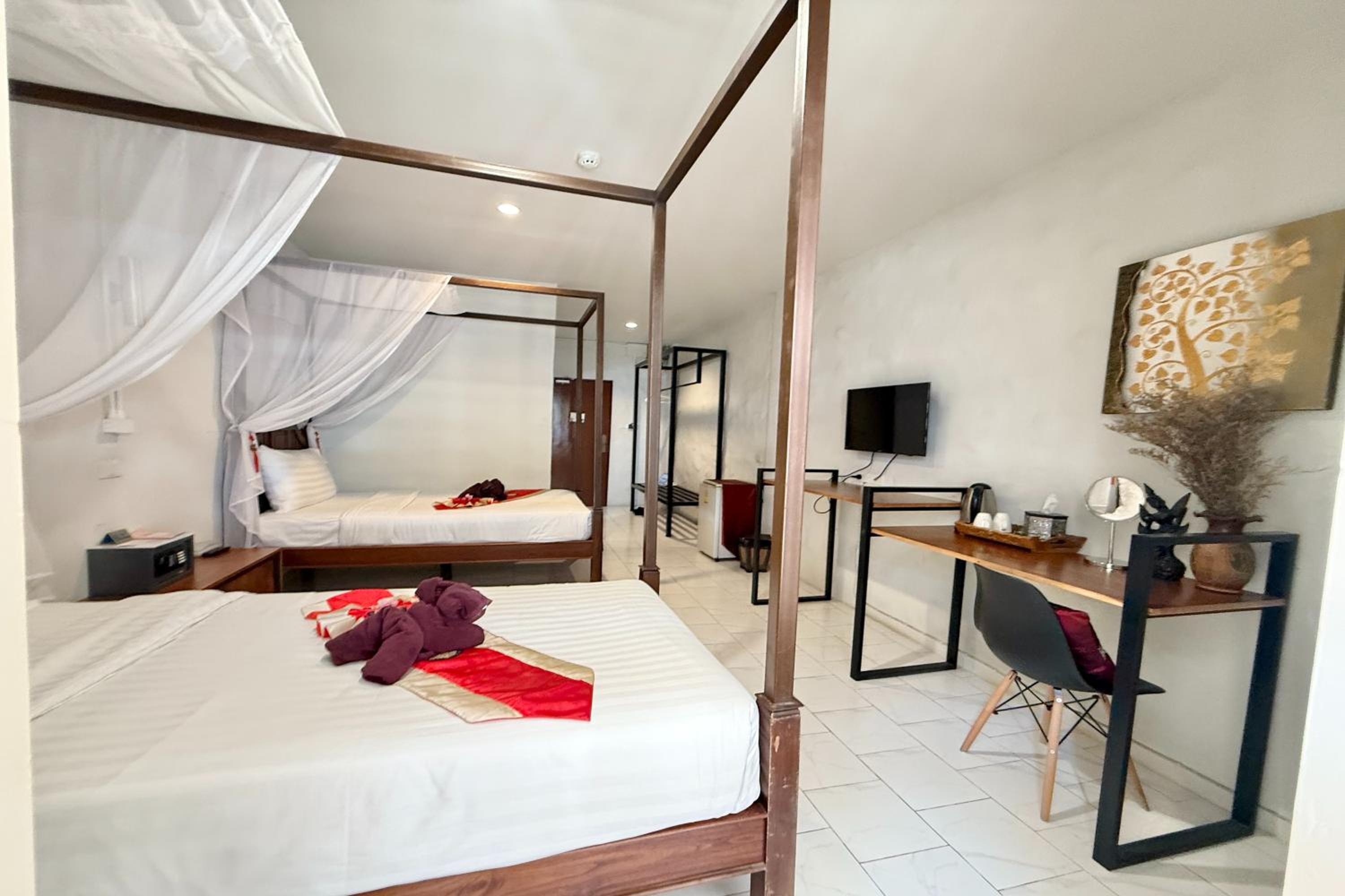 DELUXE, TWIN BEDS