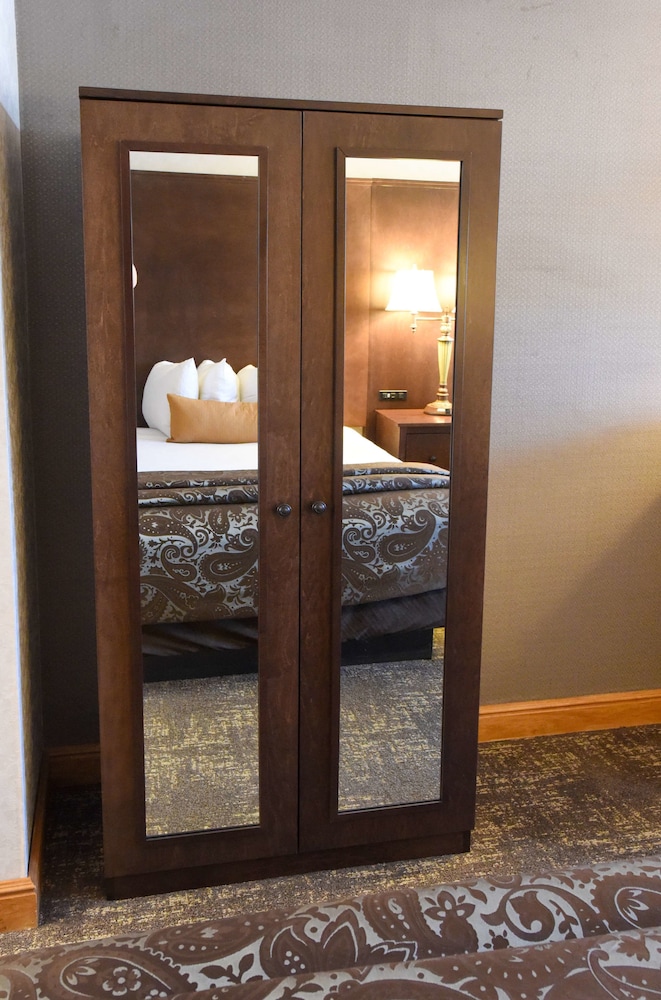 Best Western Plus Dockside Waterfront Inn 17/31