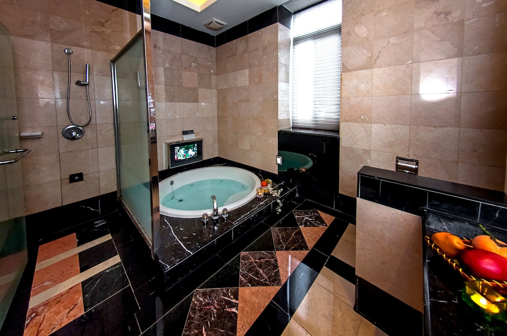 Jin Sha Motel 48/49
