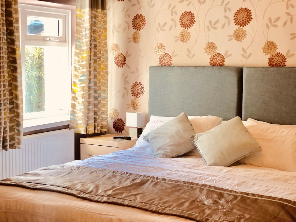 Deluxe, Double or Twin Bed