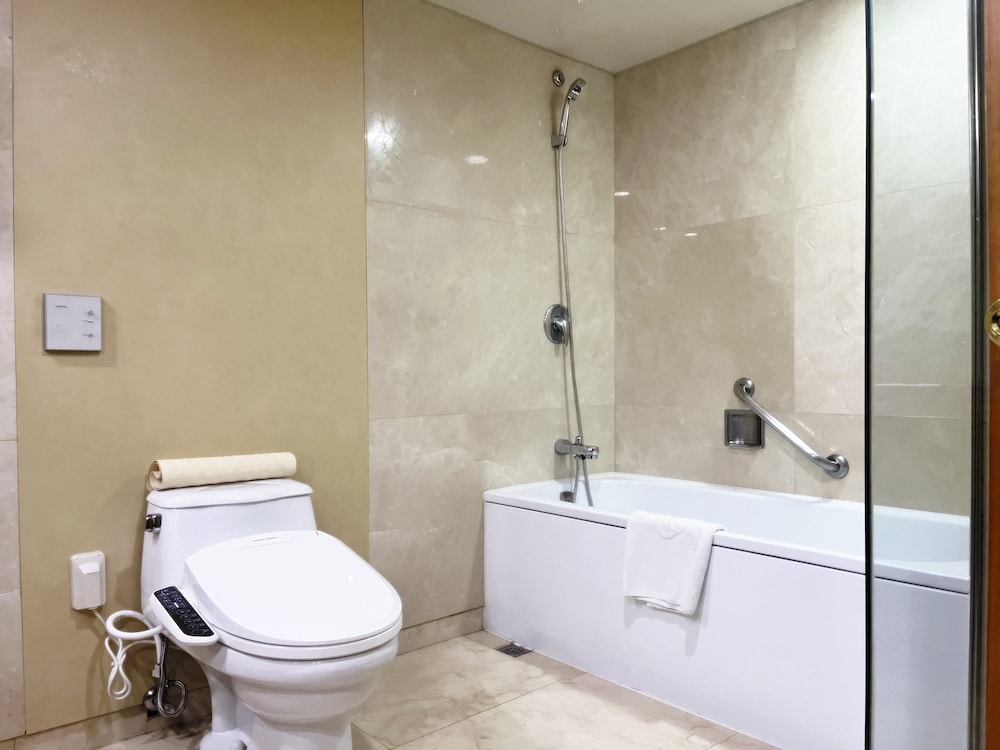 غرفة رباعية بأربعة أسرّة، Sejong Hotel 8/9