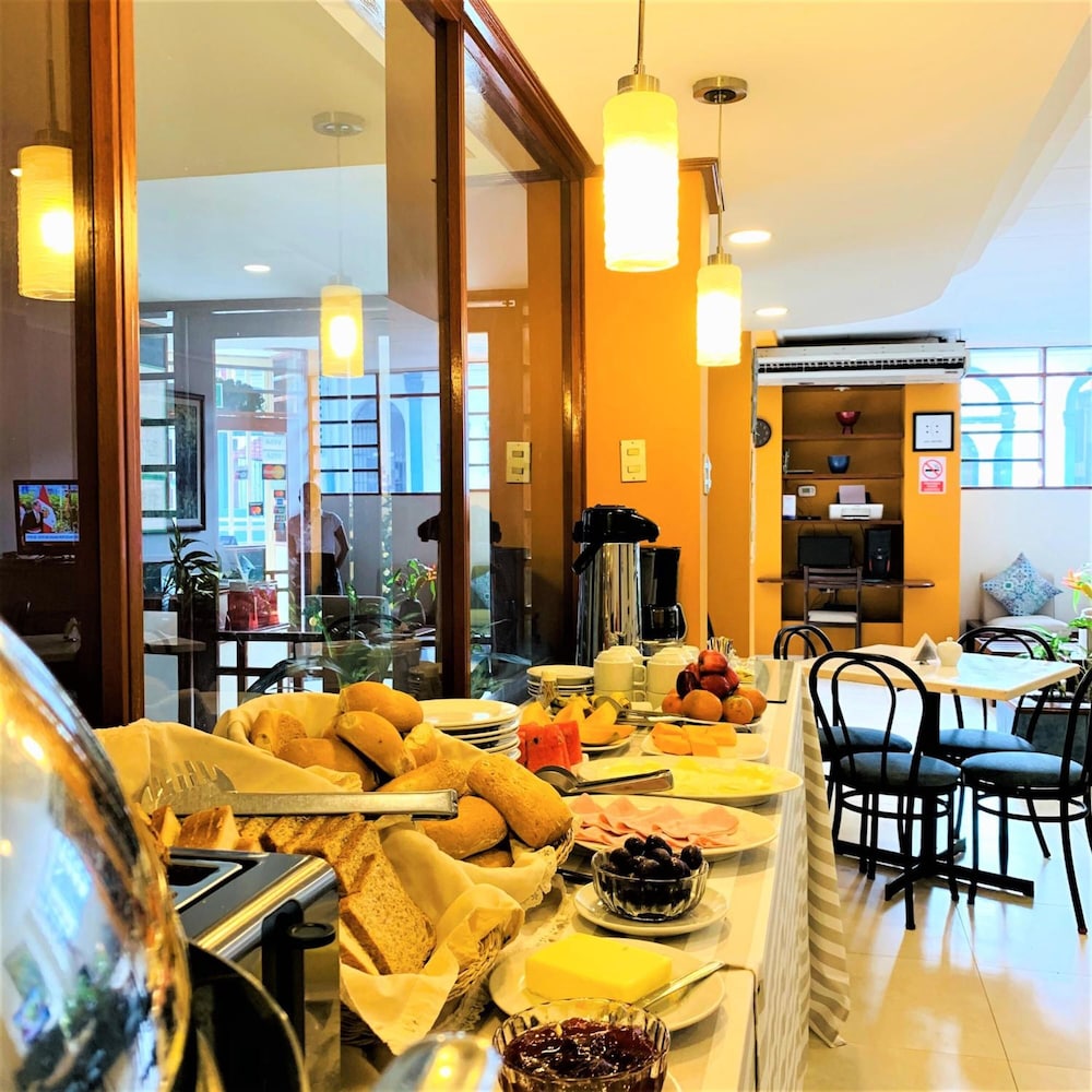 Acosta Hotel 53/55