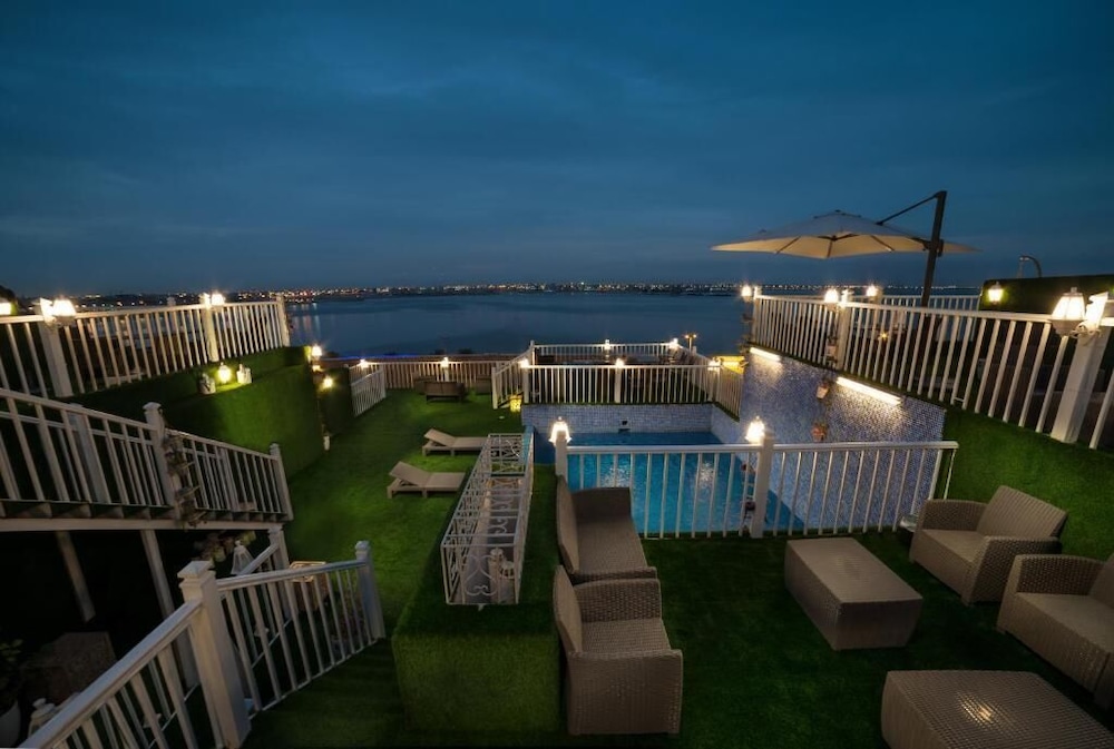 Golden Garden Al Corniche 47/50