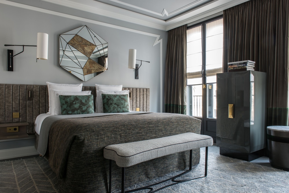 DELUXE, DOUBLE BED